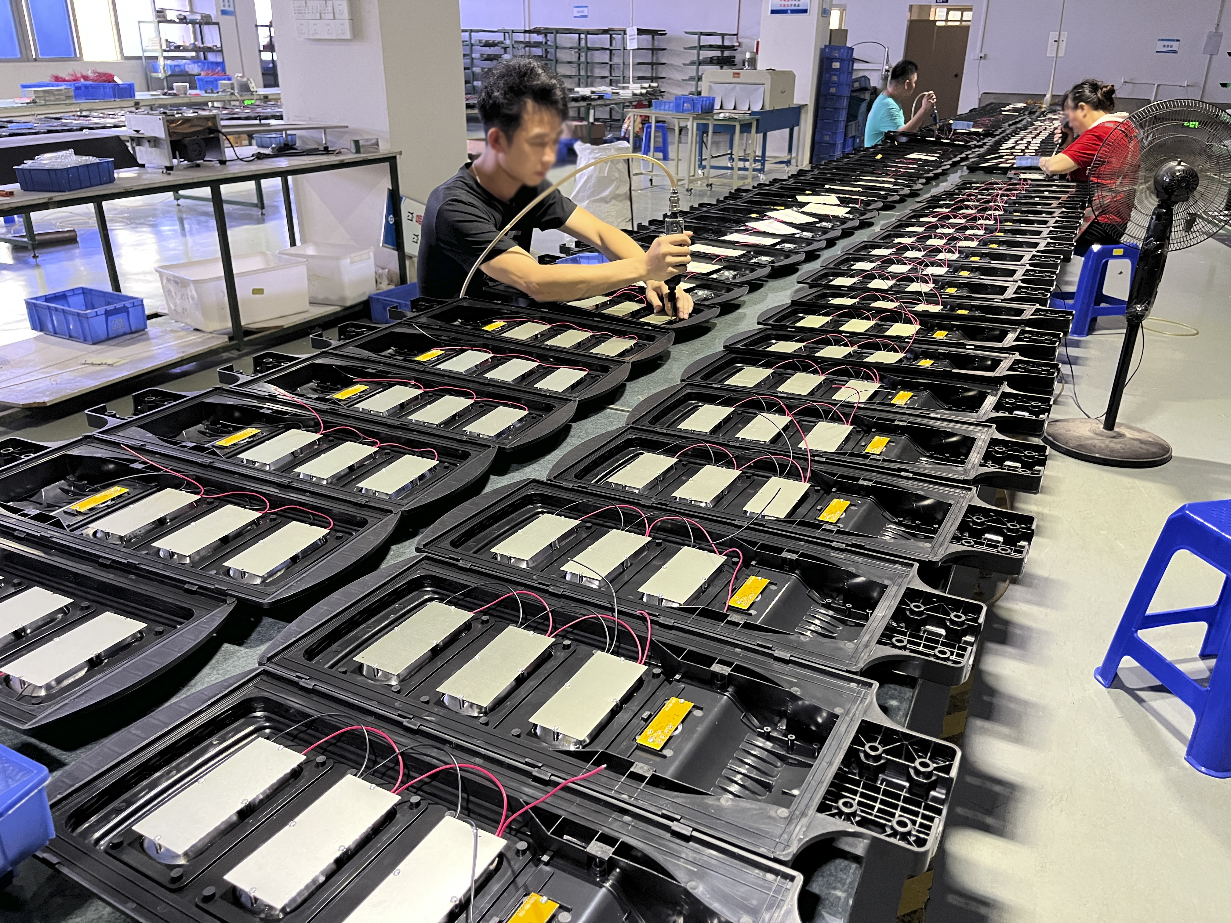 太陽(yáng)能一體化路燈-王者(圖7) 太陽(yáng)能一體化路燈-王者(圖7)