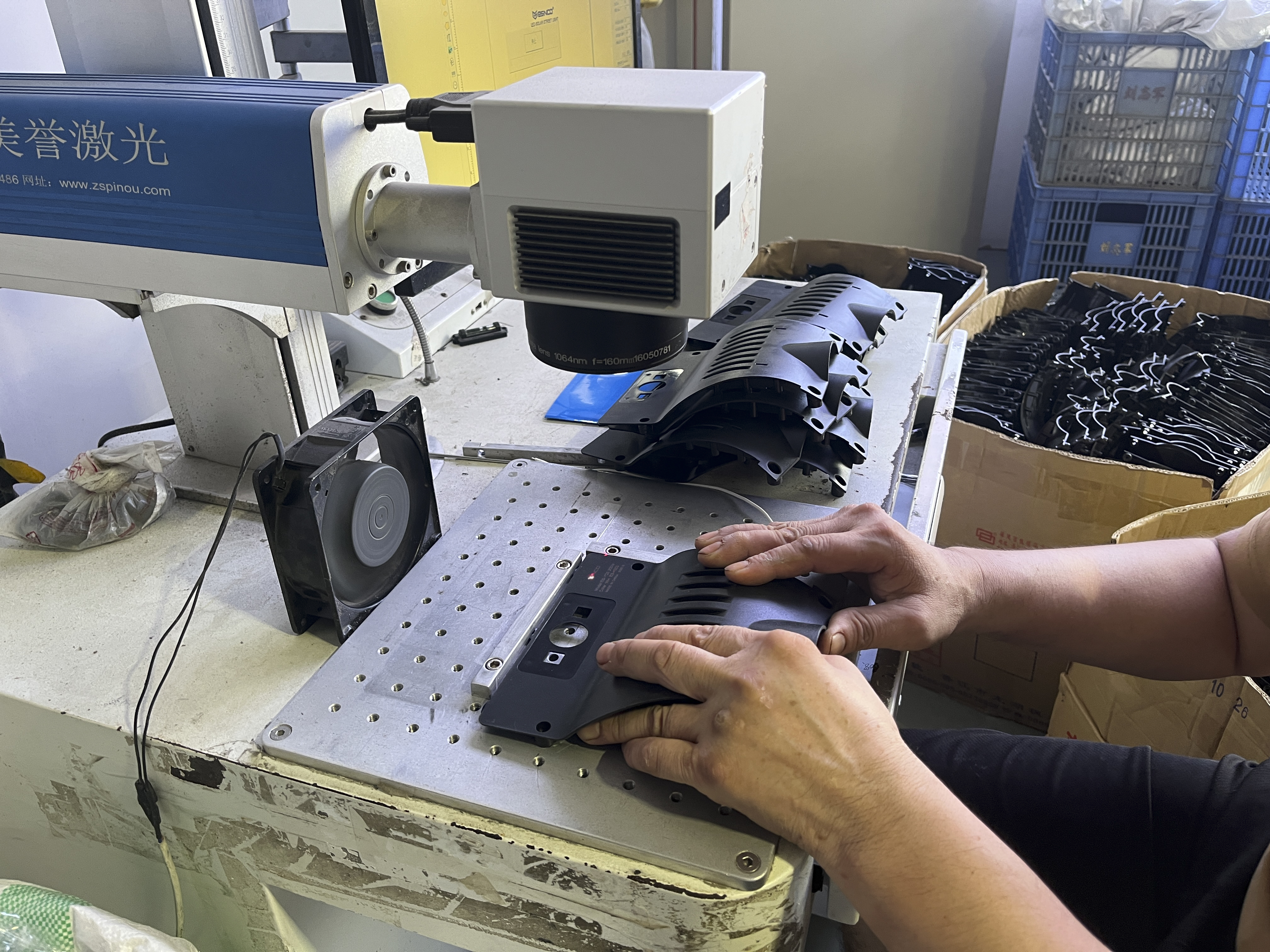 太陽(yáng)能一體化路燈-王者(圖6) 太陽(yáng)能一體化路燈-王者(圖6)